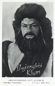 602943 Portret van Dsjenghis Khan, voorgesteld door H.P. van Beresteyn, hoofdpersoon in het openluchtspel bij de ...